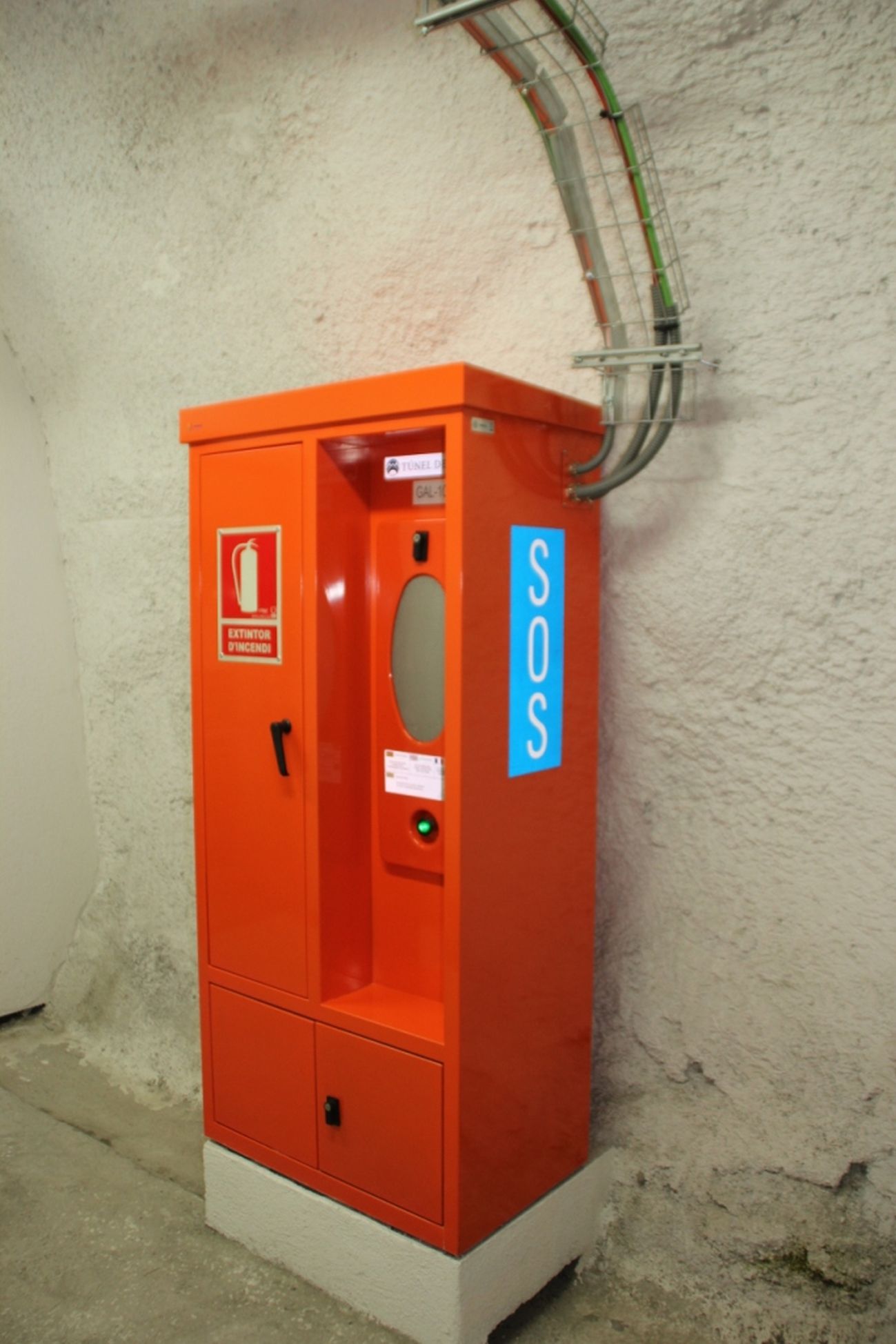 Figure 1: Emergency telephone in a road tunnel (Spain)